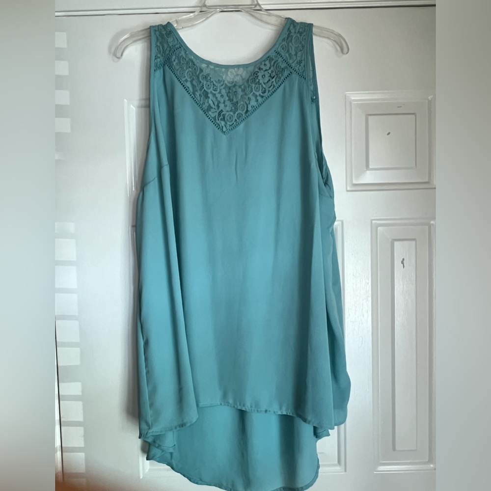 Torrid tank top blouse with lace accents